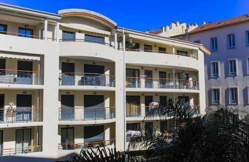 Jean-Medecin Apartment | PALAIS LIBERTE II, Apartment with terrace, near the city center by RIVIERA HOLIDAY HOMES