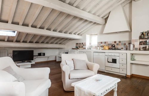 Lucca Historical Center Apartment | Palazzo Guinigi