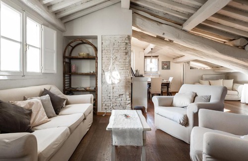 Lucca Historical Center Apartment | Palazzo Guinigi