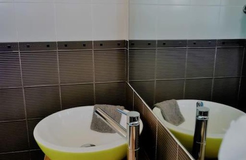 Saint-Laurent-du-Var Apartment | PARC DES ROSES SUPERBE APPARTEMENT AVEC PISCINE