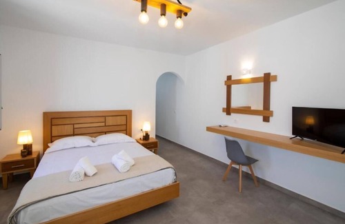 Perissa Hotel | Petra Aqua Villa