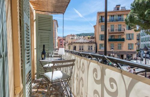 Quartier du Port Apartment | Place Du Pin