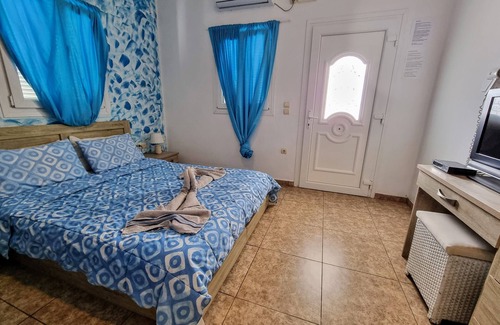 Perissa Hotel | Pleasure ROOMS 4 person