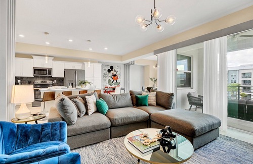 Kissimmee Condo | Pool view * Themed bedrooms * FREE Waterpark!