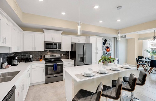 Kissimmee Condo | Pool view * Themed bedrooms * FREE Waterpark!