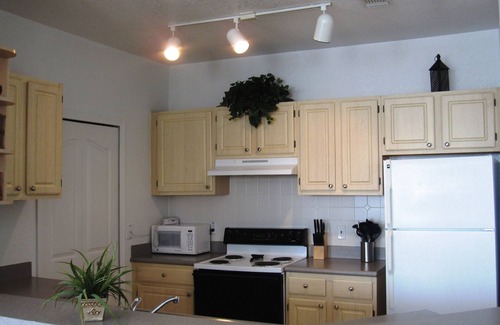 West Kissimmee Condo | Poolside 2 Bedroom/2 Bathroom Condo Close to Disney!
