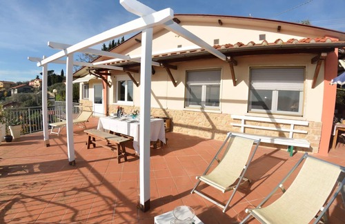 Massarosa House | Private Villa with WIFI, private pool, A/C, TV, terrace, panoramic view, parking, close to Viareggio