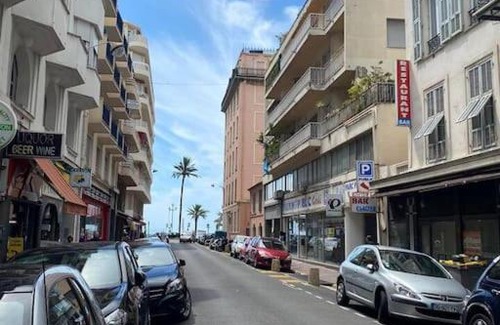 Nice City Centre Apartment | Promenade des anglais chambre de bonne ensoleillé 2