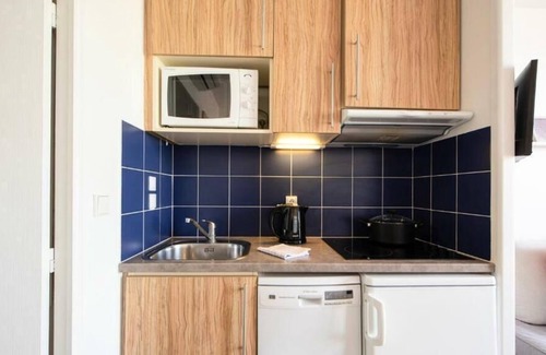 Antibes City Centre Apartment | Résidence Pierre & Vacances Premium Port-Prestige **** - Apartment for 4 people - 1 bedroom - Whirlpool bath - Spacious terrace - Air-conditioned - Harbour view