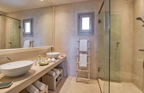 Kamari Villa | R 3297 Villa Harvey With Alarm Clock ,Air Conditioning & Beach Towels.
