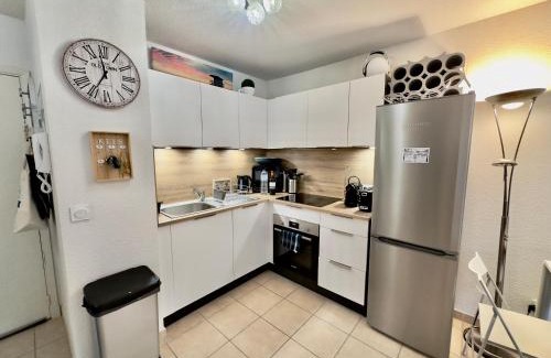 Villeneuve-Loubet Apartment | Regent Côte d'Azur air-conditioned, pool, garden & parking