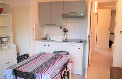 Villeneuve-Loubet Apartment | Residence Provençale Pool Parking WIFI 2 kms Sea Villeneuve Loubet 2 Rooms