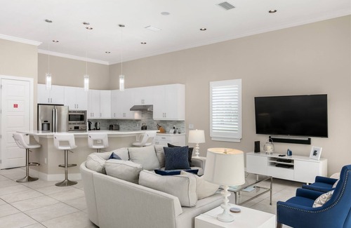 Reunion Villa | Reunion Bliss | 5 Bed Luxury Villa with Southwest Facing Pool & Spillover Spa