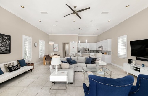 Reunion Villa | Reunion Bliss | 5 Bed Luxury Villa with Southwest Facing Pool & Spillover Spa