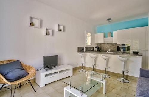Cannes Apartment | Rez de villa T2 au calme avec jardin