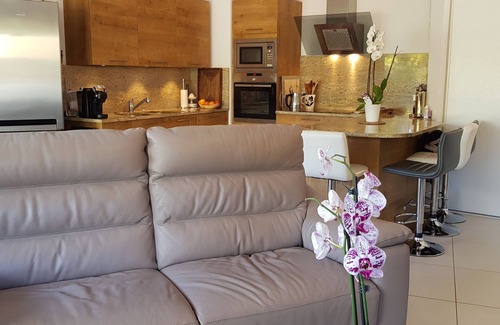 French Riviera Apartment | Rooftop villa with Jacuzzi and sea view 50m from Monaco.