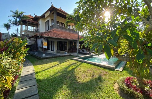 Sayan Villa | Rumah Dadong