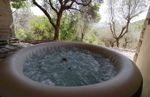 Contes House | Séjour en Pleine Nature, vue Imprenable, Jacuzzi
