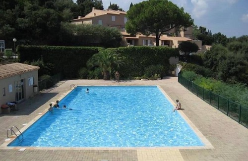 Sainte-Maxime Apartment | SAINTE-MAXIME - Accommodation with garden and veranda in swimming pool, tennis area