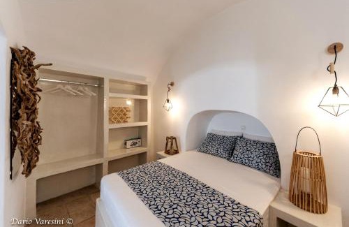 Pyrgos House | Santorinian Lava House