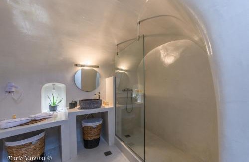 Pyrgos House | Santorinian Lava House
