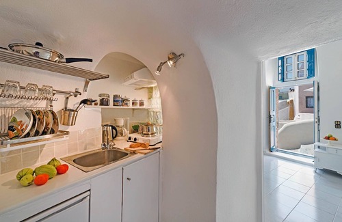 Oia House | SantoriniParadise: HELIOS villa, amazing sunset views, perfect dream vacation!
