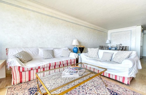 Pointe Croisette Apartment | Sea View Flat, beach access by GuestReady