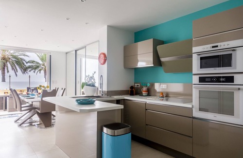 Cannes City Centre Apartment | Seafront apartment with large terrace