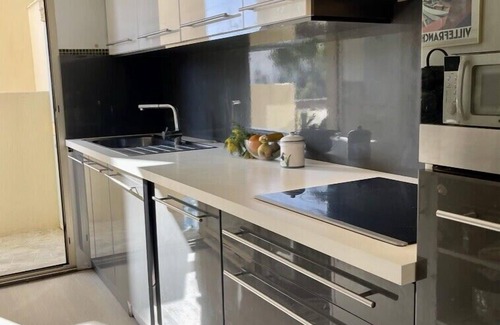 Cap-d'Antibes Condo | Seafront one bedroom apartment with a terrasse, swimming pool and a parking