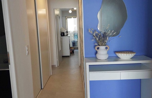 Cap-d'Antibes Condo | Seafront one bedroom apartment with a terrasse, swimming pool and a parking