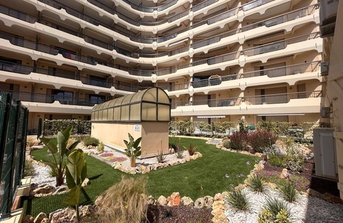 Frejus Plage Apartment | Seafront Studio Cabin, Sleeps 4, Terrace, 3rd Flr, 200m to Port Fréjus, Cleaning Included
