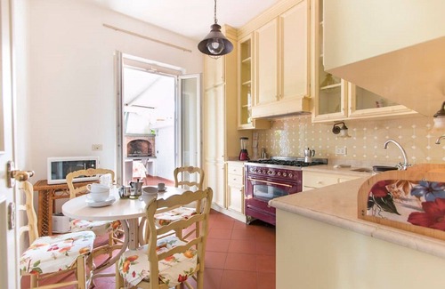 Forte dei Marmi Villa | Semi-detached villa in Forte dei Marmi 2 bedrooms, 3 bathrooms