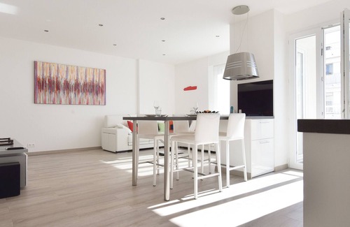 California - Pezou Apartment | ✻SERRENDY ✻ Designer's apartment, 15-minute walk to the Palais & beaches!