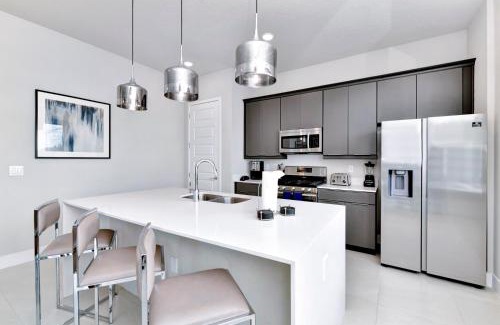 Reunion Apartment | Sophisticated Condo Near Disney With Resort & Waterpark Access - B51-107
