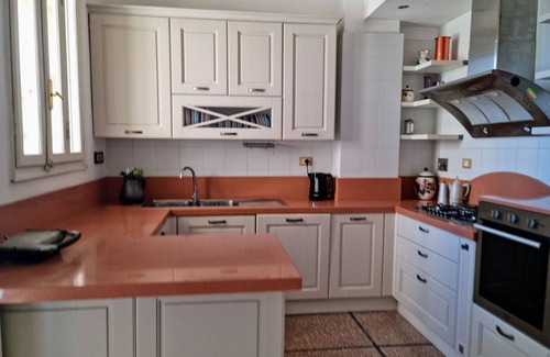 Pisa City Centre Apartment | Spacious 4-bedroom apartment with WiFi, AC in beautiful Pisa