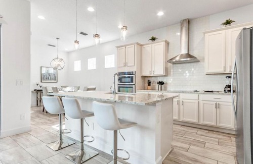 Bay Lake Villa | Spacious 5 Bedrrom 5 Bath Home- Private Pool, Full Kitchen, Free Wifi villa