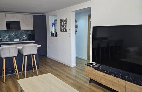 Bastide Giraud Apartment | ✨spacious Apartment Refurbished Sea View, Pool&Garage 15 min from the Beaches