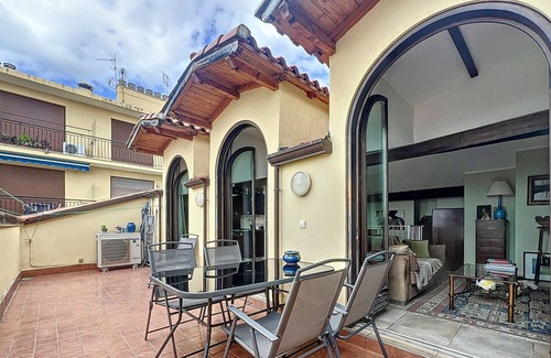 Menton Apartment | Spacious apartment with AC for 4, pets allowed in Menton