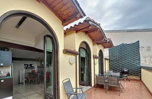 Menton Apartment | Spacious apartment with AC for 4, pets allowed in Menton