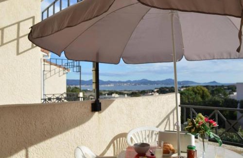 Saint-Aygulf Apartment | St-Aygulf : Mezzanine 4 pers, terrasse, parking, lave-linge, animaux bienvenus - FR-1-226A-13