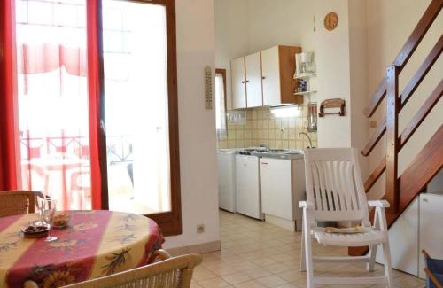 Saint-Aygulf Apartment | St-Aygulf : Mezzanine 4 pers, terrasse, parking, lave-linge, animaux bienvenus - FR-1-226A-13