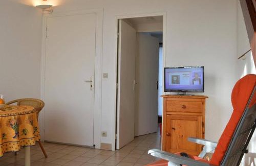 Saint-Aygulf Apartment | St-Aygulf : Mezzanine 4 pers, terrasse, parking, lave-linge, animaux bienvenus - FR-1-226A-13