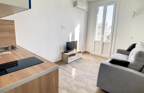 Golfe Juan Apartment | Studio - 2 min plage - 1 min gare à pied - Rénové