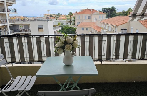 Prado - Republique Apartment | Studio Cannes, Dernier Étage, Grande Terrasse et Aperçu mer