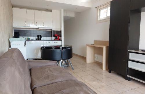 Mandelieu-La-Napoule Apartment | Studio de La Vigne - Axelle Loc'Appart