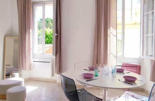 Prado - Republique Apartment | studio ensoleille cœur de ville frgk
