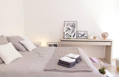 Prado - Republique Apartment | studio ensoleille cœur de ville frgk