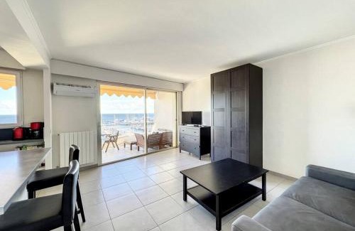 Golfe Juan Apartment | Studio FRONT DE MER