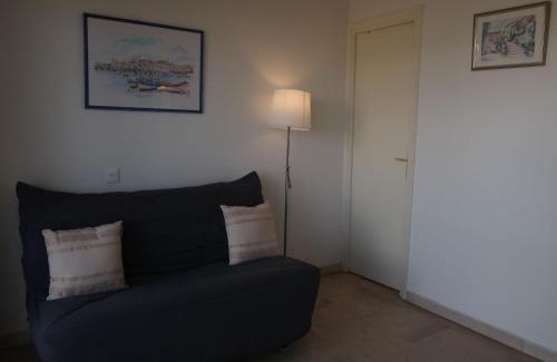 California - Pezou Apartment | Studio Le Floriana by Interhome