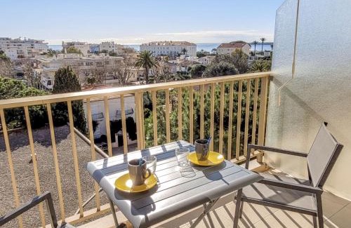 Cannes Apartment | Studio le Tivoli by Interhome